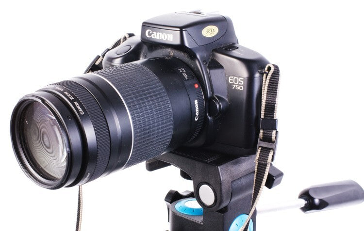 CANON 750 W/ 75-300MM LENS & TRIPOD