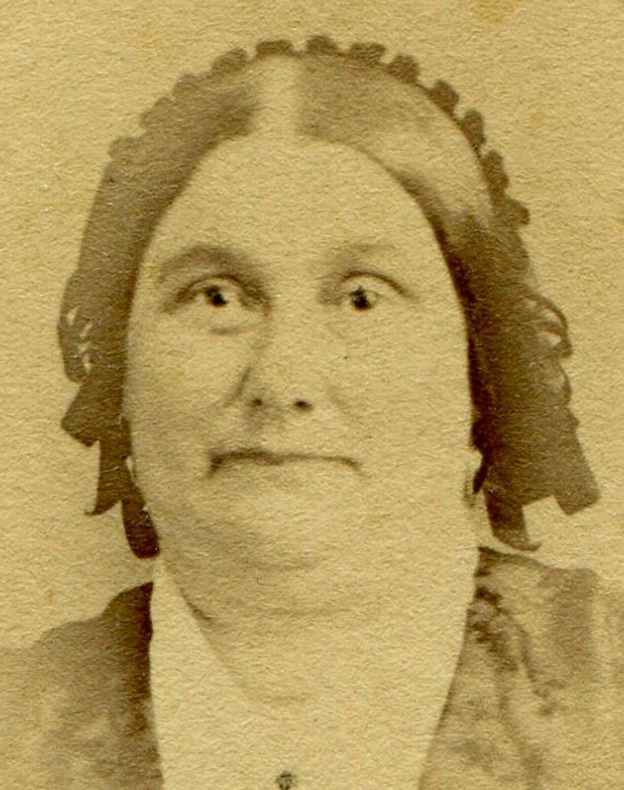 ROUND FACED WOMAN IN BONNET. CDV.