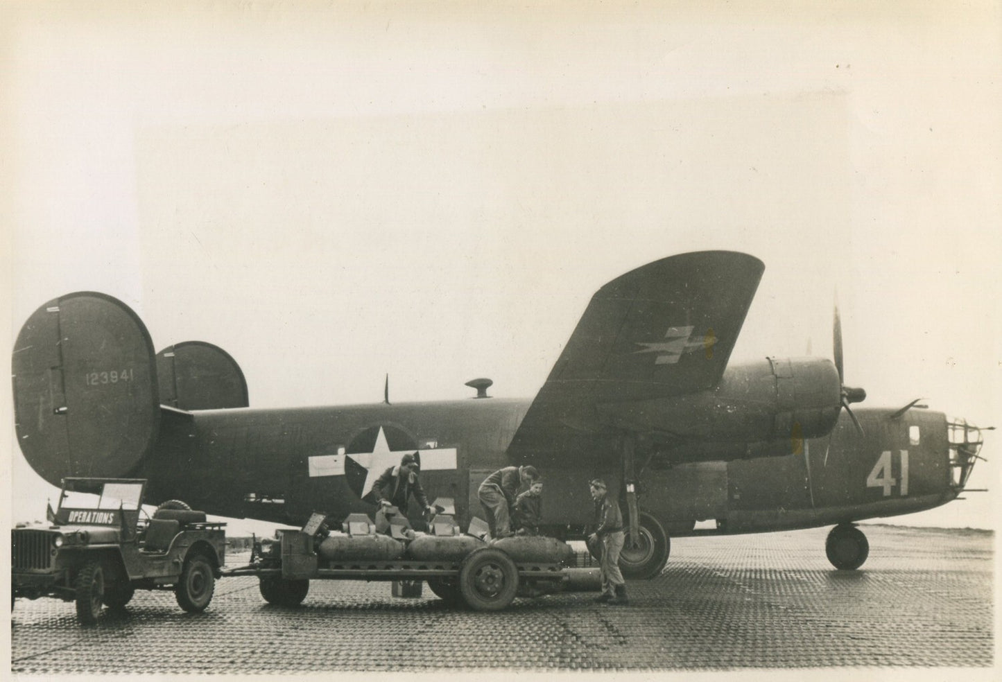 B24 LIBERATOR BOMBER. NORTH PACIFIC. WWII. (8X10 REPRINT)