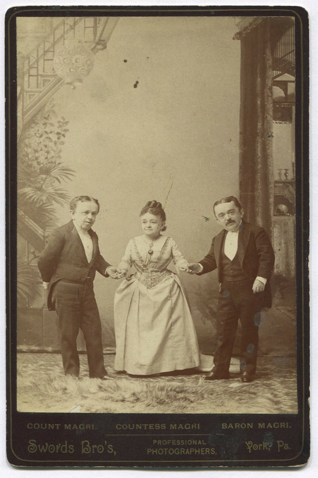 COUNTESS, COUNT, AND BARON MAGRI. LITTLE PEOPLE. THEATRICAL. CABINET CARD.
