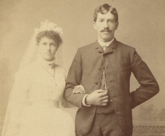 WEDDING PHOTO, STUNNED COUPLE IN STIFF POSE. CABINET CARD. MICH.