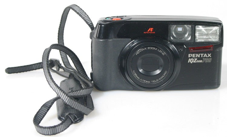 PENTAX IQ ZOOM 700 DATE CAMERA WITH BOX AND STRAP (PARTS)