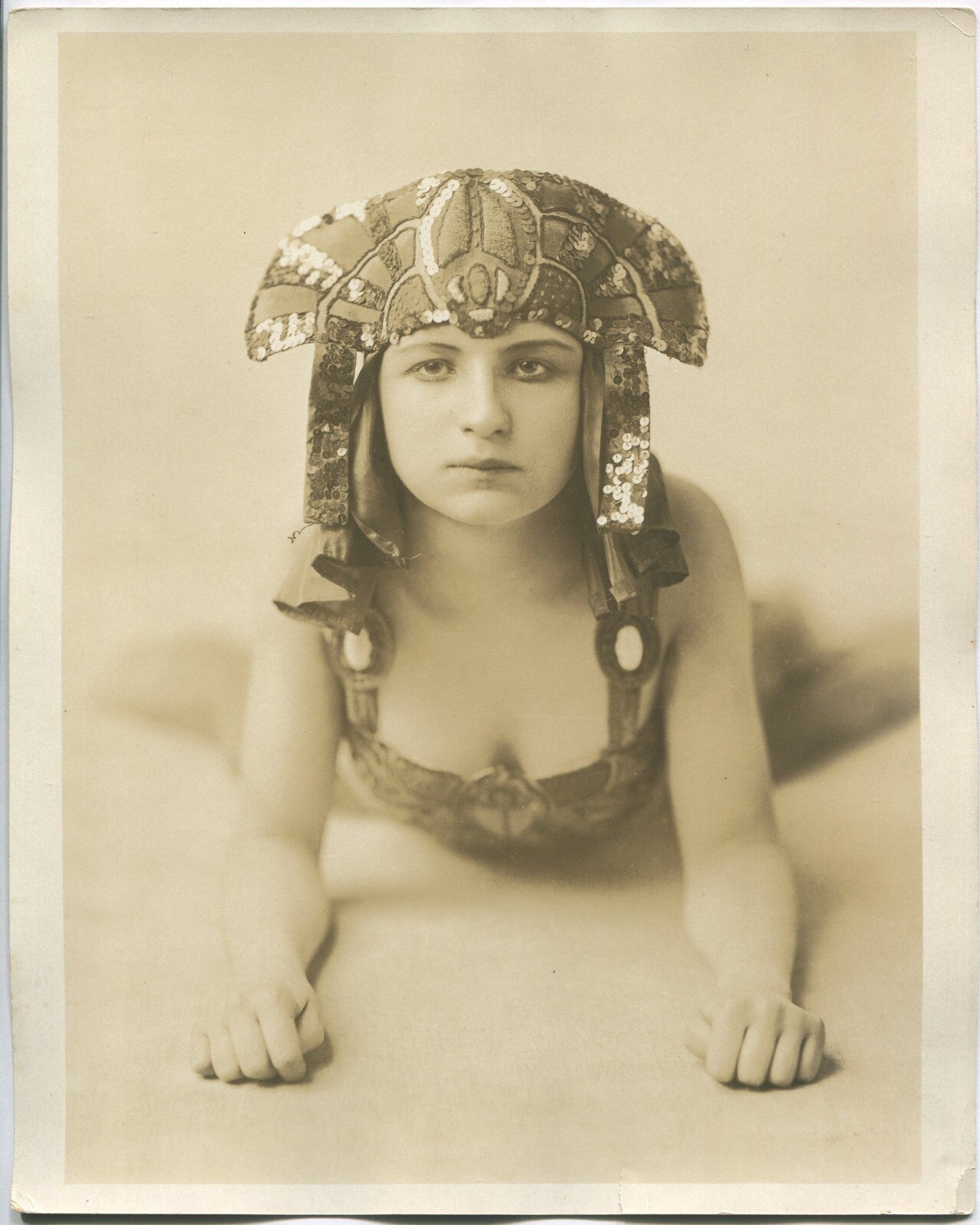 ACTRESS POSING AS SPHYNX. 8X10 B&W PHOTO.