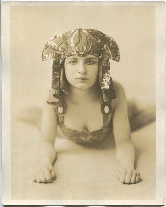 ACTRESS POSING AS SPHYNX. 8X10 B&W PHOTO.