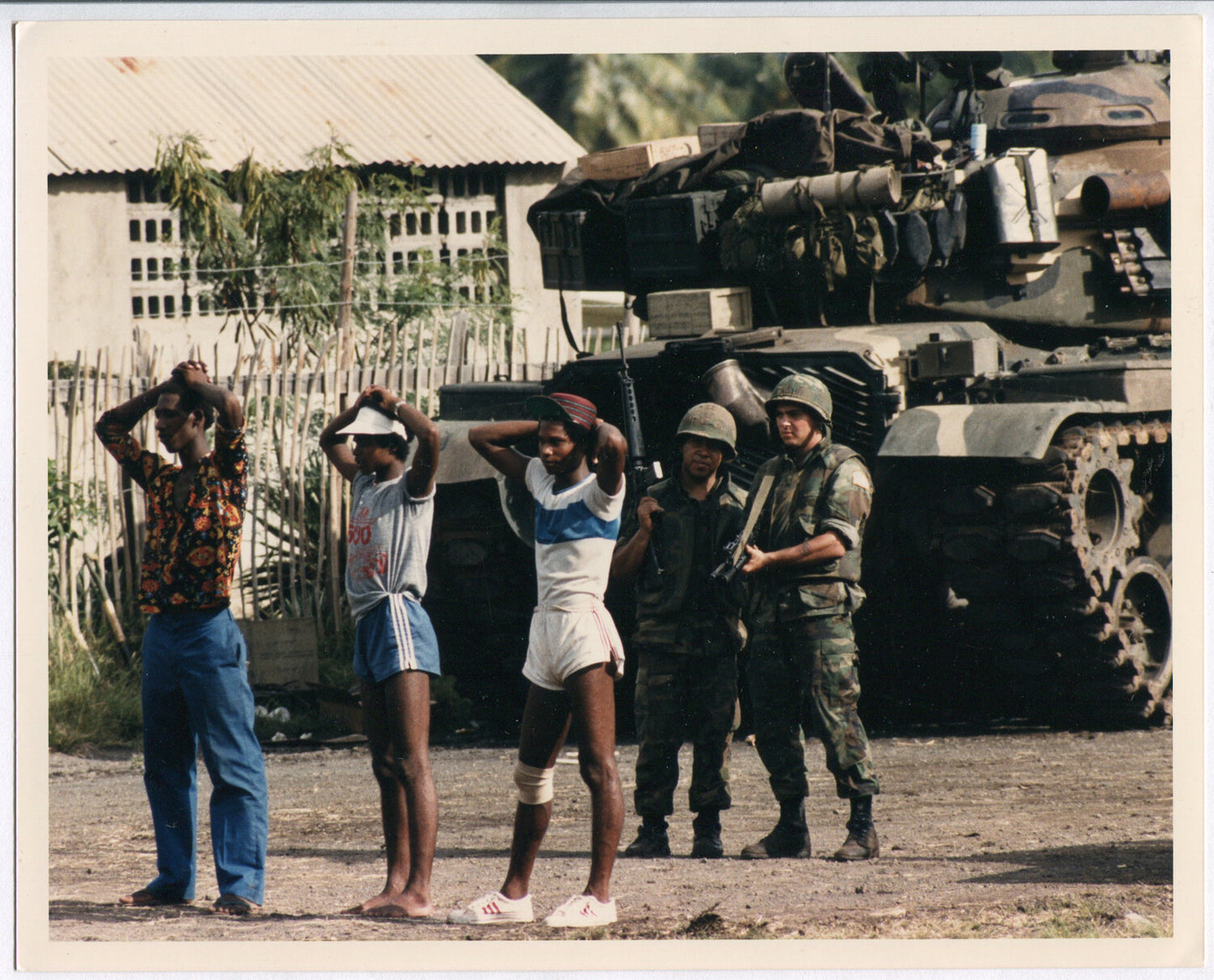U.S. MARINES INVADE GRENADA, 1983. 8X10 COLOR PHOTO.