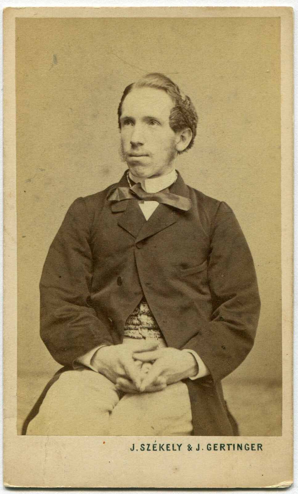 MAN, SEATED POSE, HANDS IN LAP, INDEX FINGERTIPS TOGETHER. CDV. WIEN, AUSTRIA.