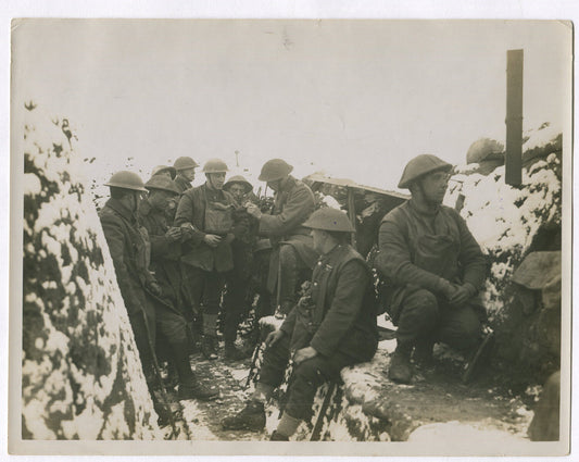 BRITISH YORK AND LANCASTER REGIMENTS IN TRENCHES. GAS RESPIRATORS (8X10 REPRINT)