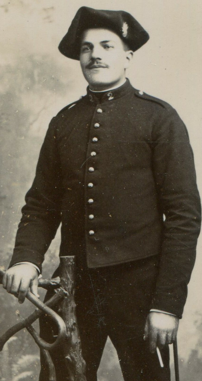 MAN IN TRI CORNERED HAT, CANE. CDV. LEON, FRANCE.