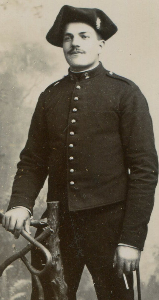 MAN IN TRI CORNERED HAT, CANE. CDV. LEON, FRANCE.