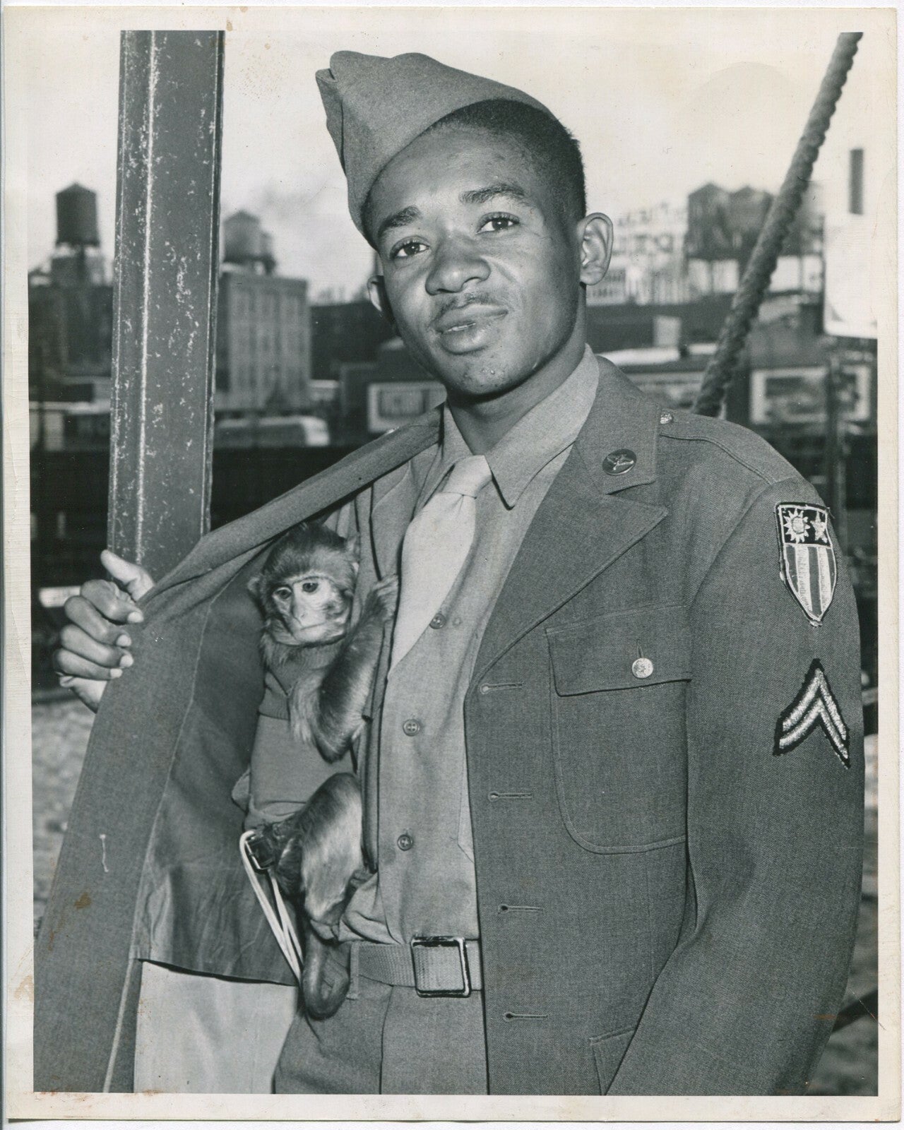 AFRICAN AMERICAN G.I. HOME FOR CHRISTMAS 1945. 8X10 B&W PRINT.
