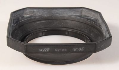 MAMIYA RZ RUBBER LENS HOOD FOR A 50-65 WIDE ANGLE LENS