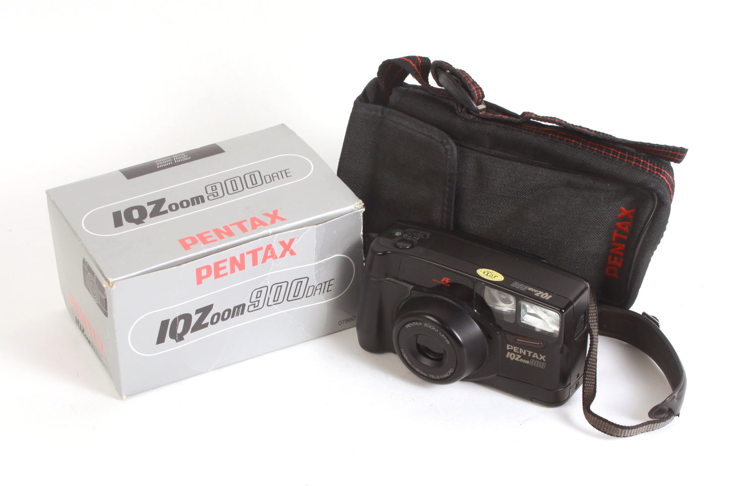Pentax IQ Zoom 900 35mm Film Camera in Box W Battery & Case