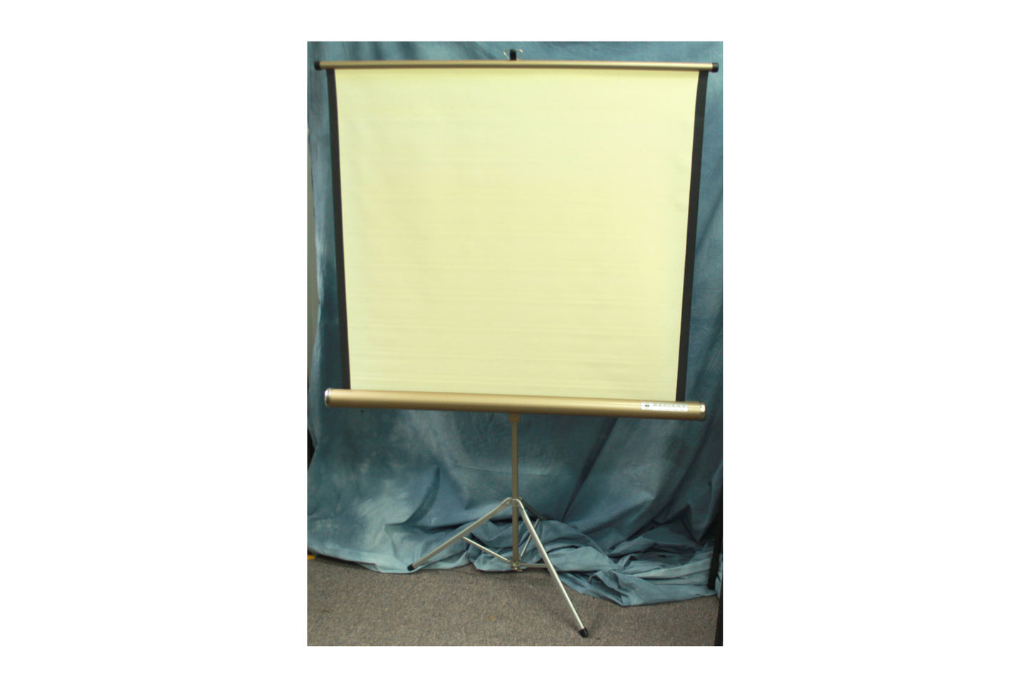 Radiant Deluxe Meteor Movie Projector Screen 40x40