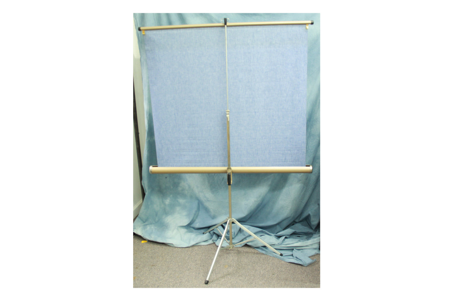 Radiant Deluxe Meteor Movie Projector Screen 40x40