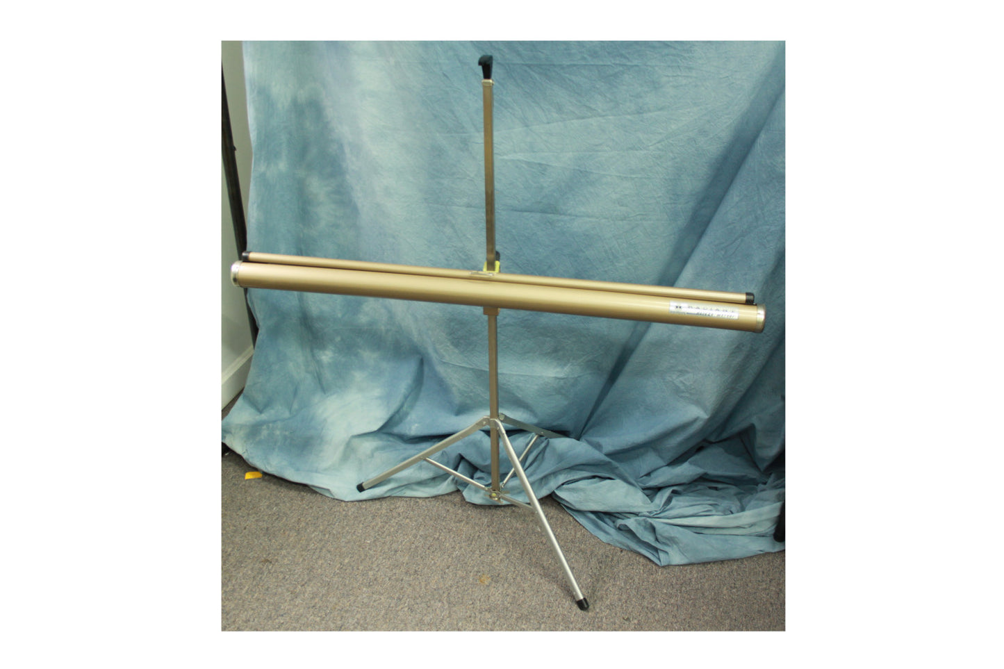 Radiant Deluxe Meteor Movie Projector Screen 40x40