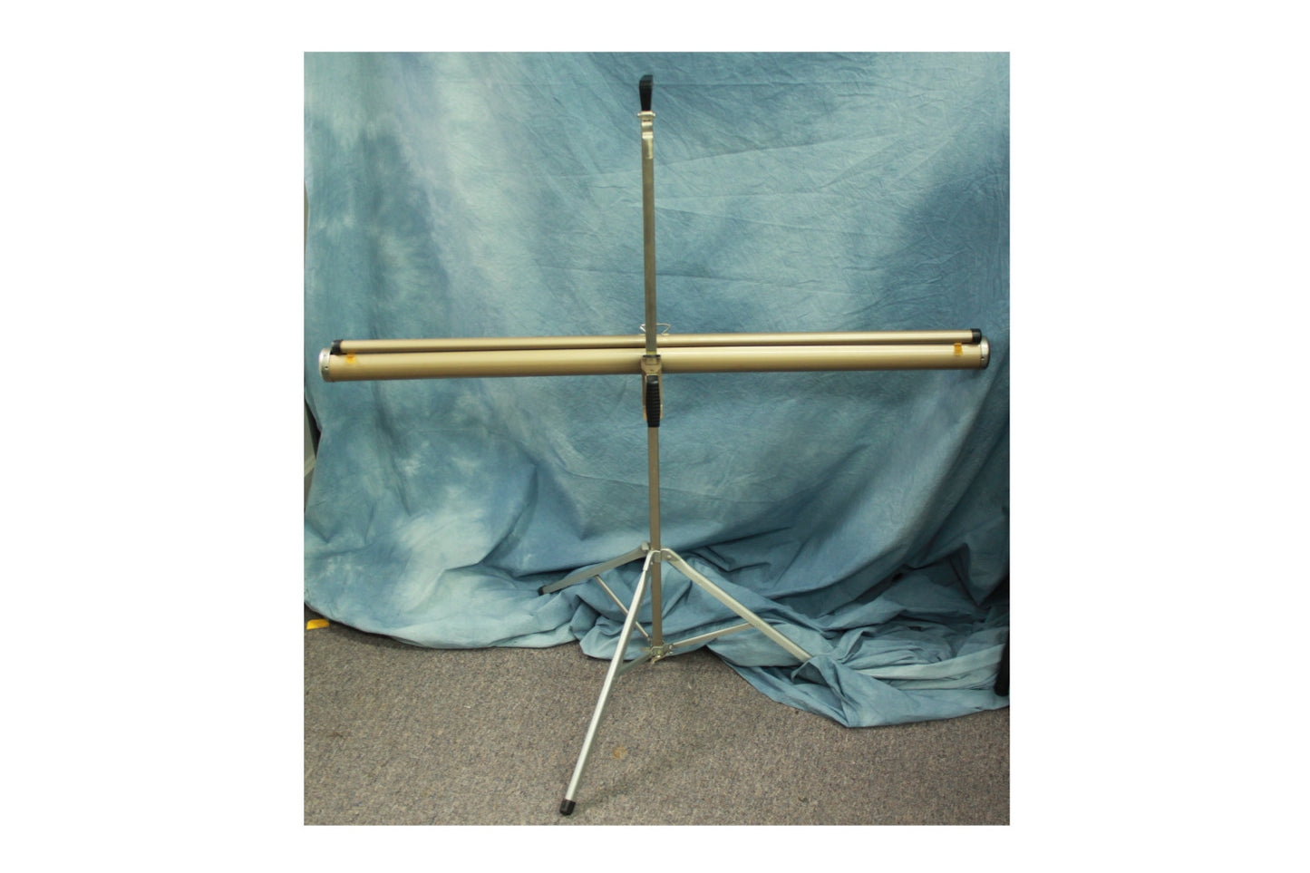Radiant Deluxe Meteor Movie Projector Screen 40x40