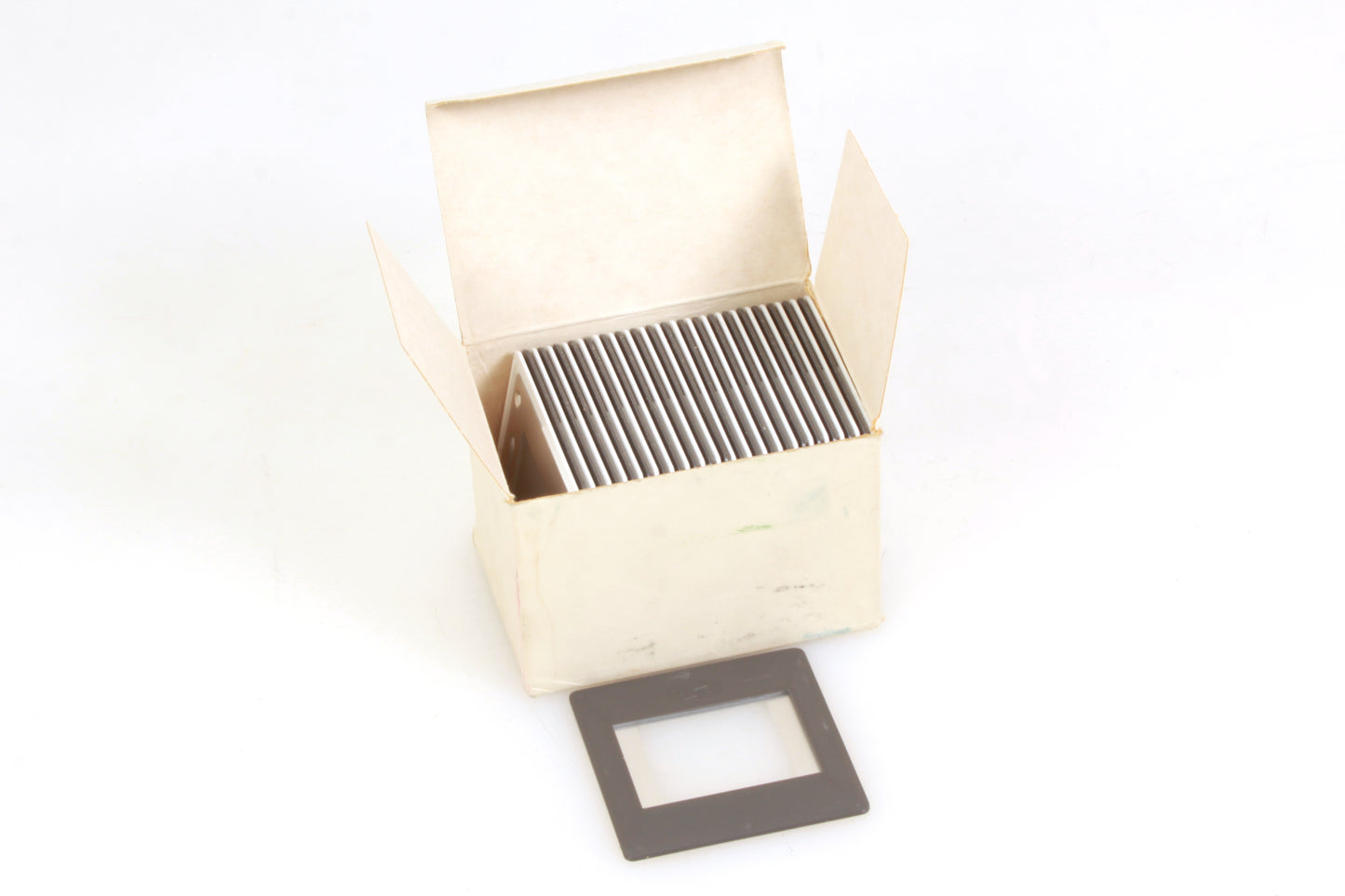 Gepe Glass Slide Mounts - 24x28 - 2mm - 20 Pack