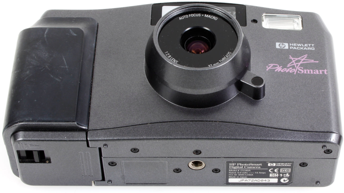 Hewlett Packard C5340A Camera w/ Memory Card & Cable