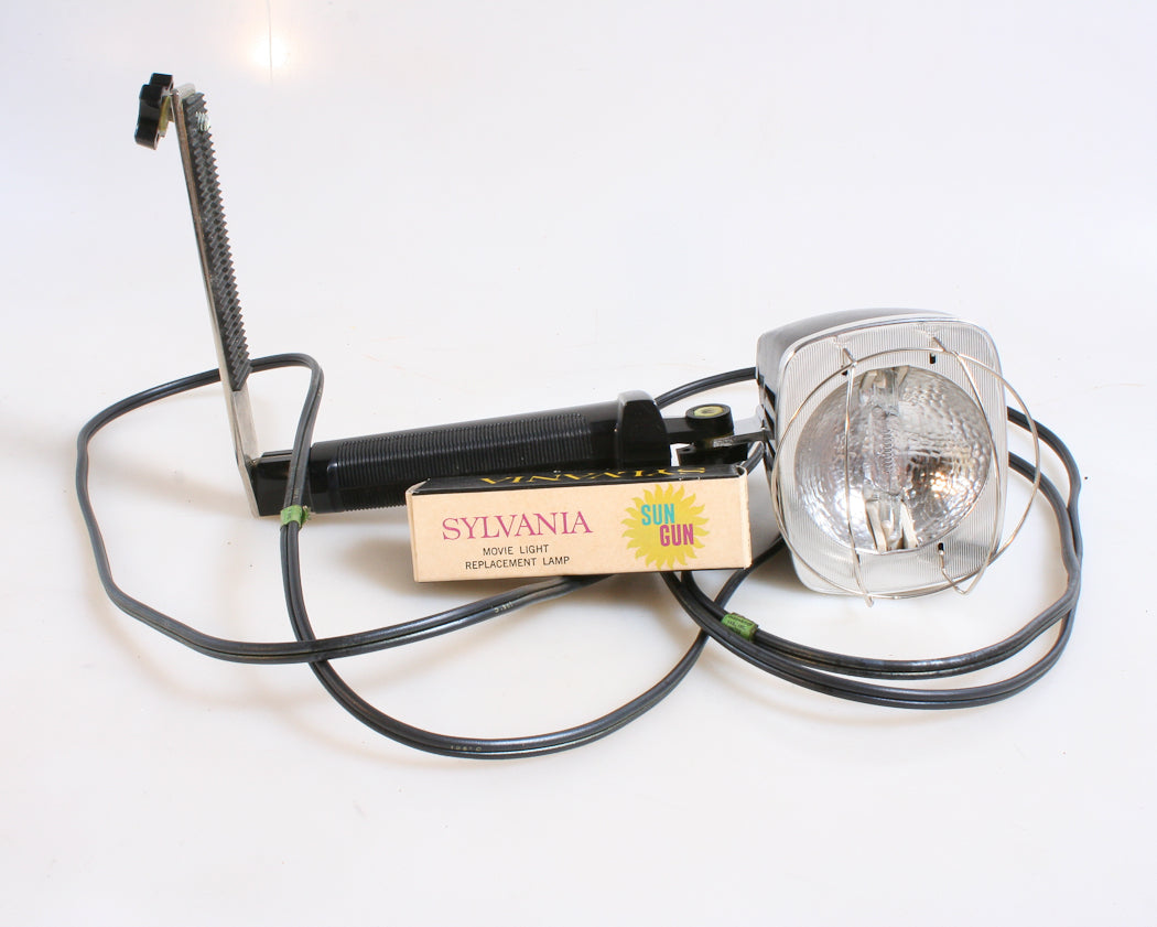 CINE , MOVIE, HOT LIGHT, IN ORIGINAL BOXS WITH WORKING BULB