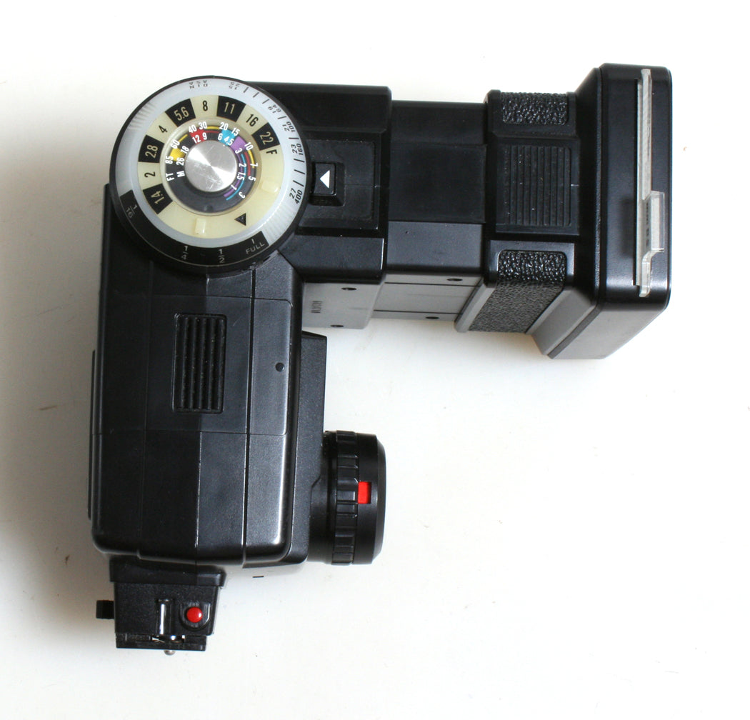 VIVITAR CAMERA FLASH SLR WITH CASE AND WIDE ANGLE DIFF WORKING