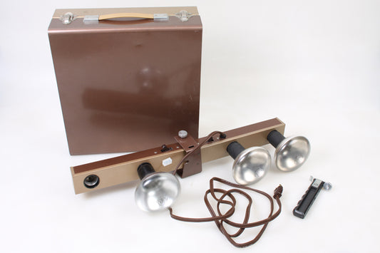 4-BULB LIGHT BAR MOVIE/CINE HOT LIGHT W/ CASE + 3 BULBS TESTED