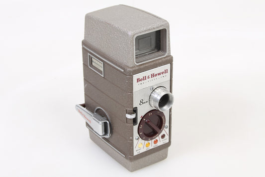 BELL & HOWELL TWO FIFTY TWO 8MM CINE/MOVIE CAMERA VINTAGE