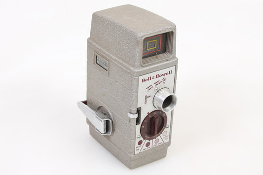 BELL & HOWELL TWO TWENTY 8MM CINE/MOVIE CAMERA VINTAGE