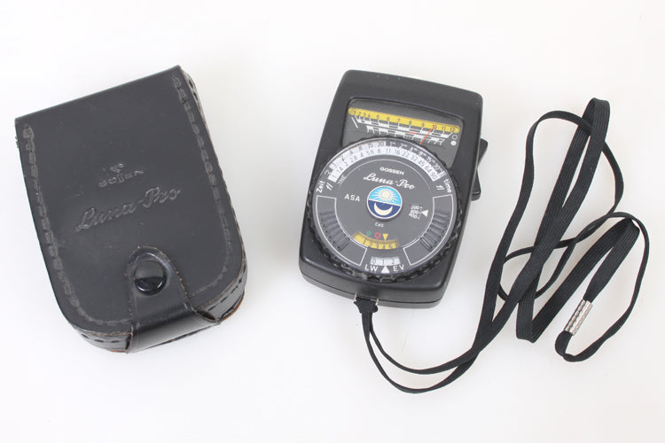 GOSSEN LUNA-PRO LIGHT METER BLACK MODEL IN ORIGINAL LEATHER CASE MADE IN GERMANY