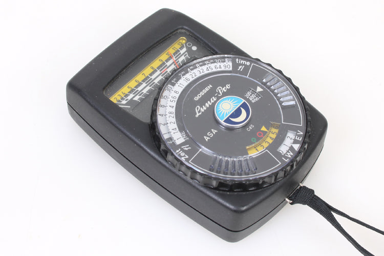 GOSSEN LUNA-PRO LIGHT METER BLACK MODEL IN ORIGINAL LEATHER CASE MADE IN GERMANY