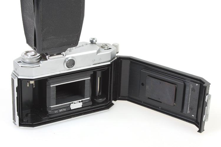AGFA KARAT 36 CAMERA WITH FLASH ATTACHMENT AND BULB FOR DISPLAY ONLY