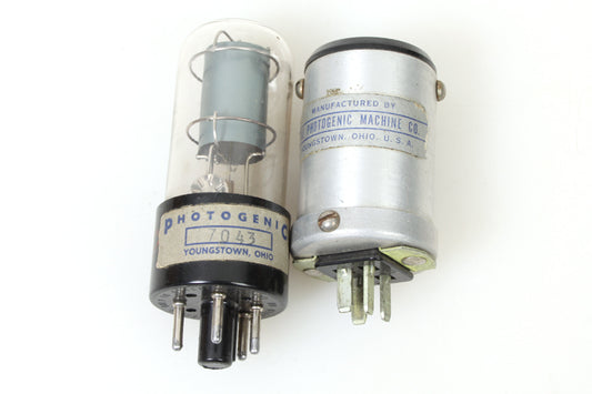 PHOTOGENIC CETRON CE7043 LIGHTING & STUDIO BULB W/ ADAPTER