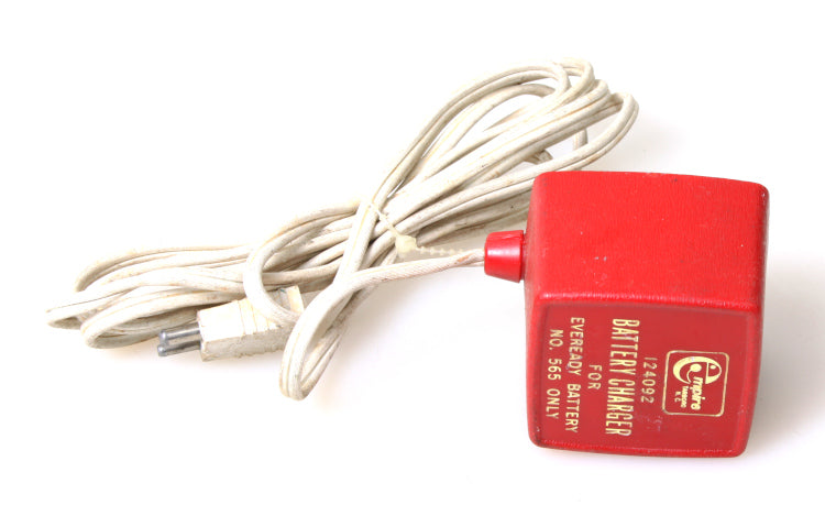 Vintage Red Empire 124092 Battery Charger for Eveready Battery #565