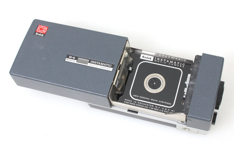 SUPER 8 MOVIE CAMERA & LIGHT IN CASE BOTH WORKING