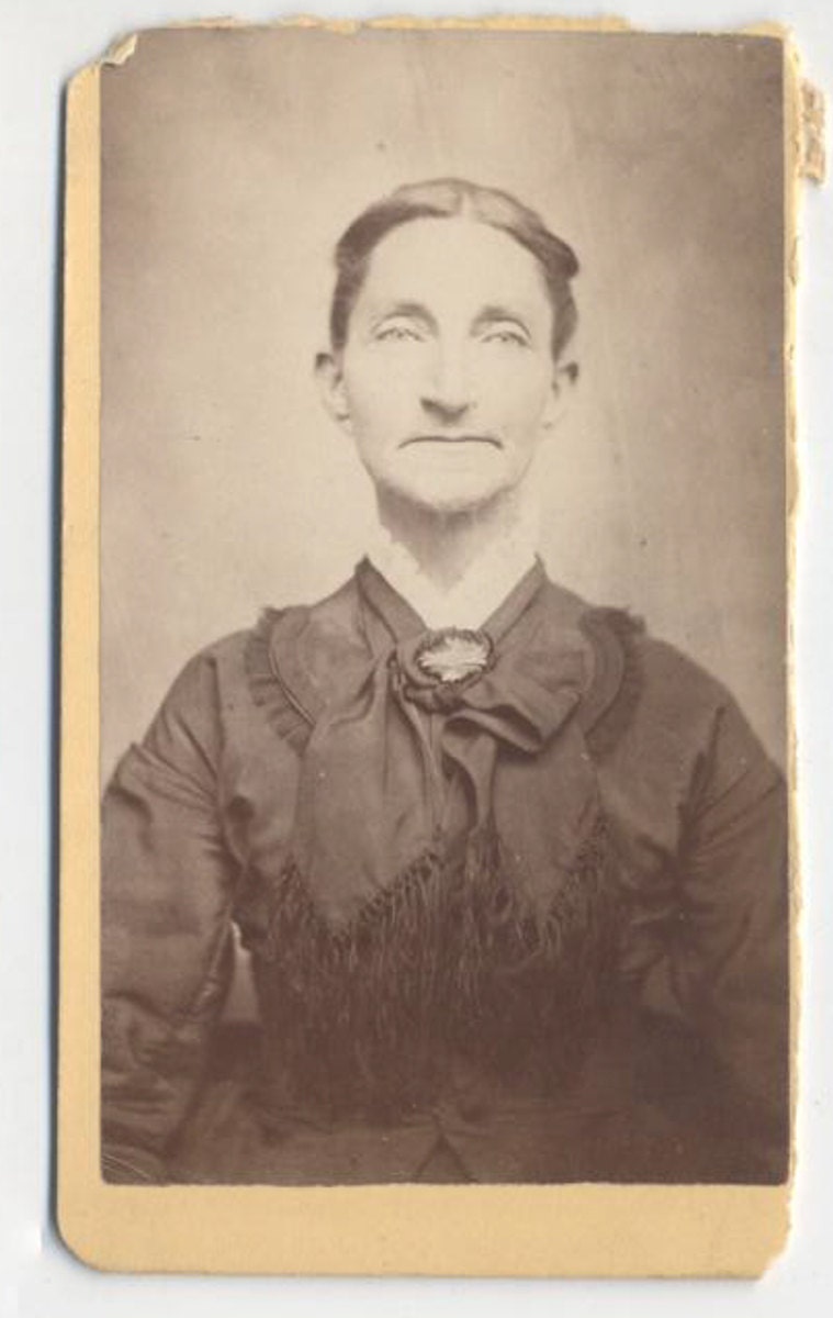 Vintage 1800s CDV Photo~Woman with Frown//Plain Dress//Broche//Wilmington Illinois