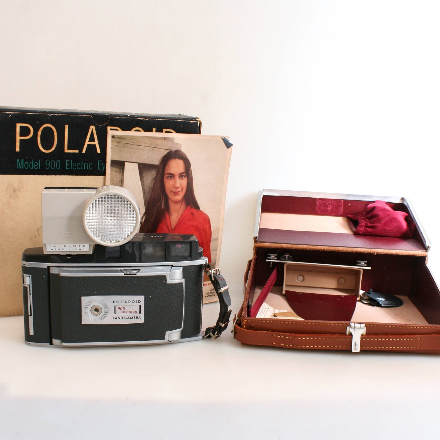 Polaroid Electric Eye Land Camera, Model 900, In Original Box w/ Manual, Flash and Carrying1Case