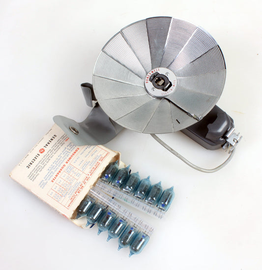 Art Deco Fan Flash in Case with 12 Bulbs