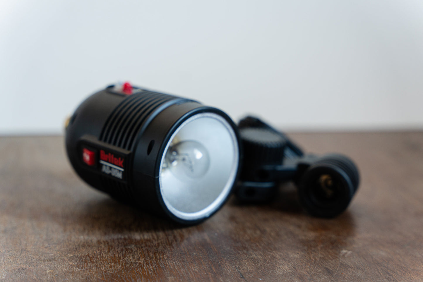 Britek AS-35m AC Slave Flash - Standard Bulb Socket Mount w/ Umbrella Holder