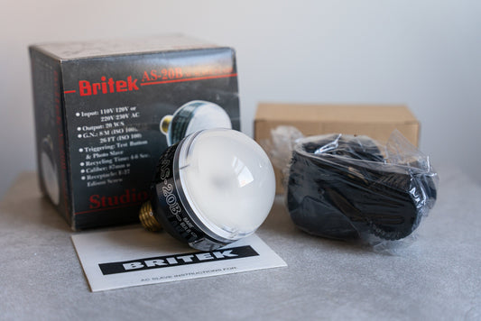Britek AS-20B w/ Umbrella Light Holder - New Old Stock