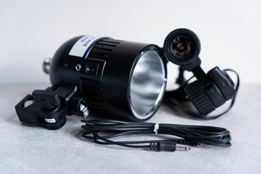 Vintage Professional Studio Flash w/ PC Cord and Umbrella Light Holder