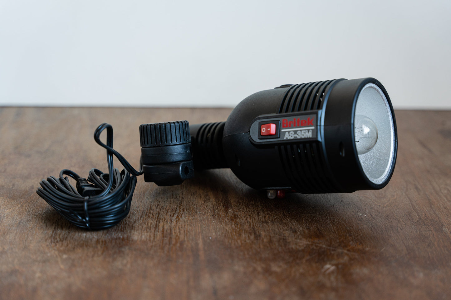 Britek AS-35m AC Slave Flash - Standard Bulb Socket Mount w/ Umbrella Holder