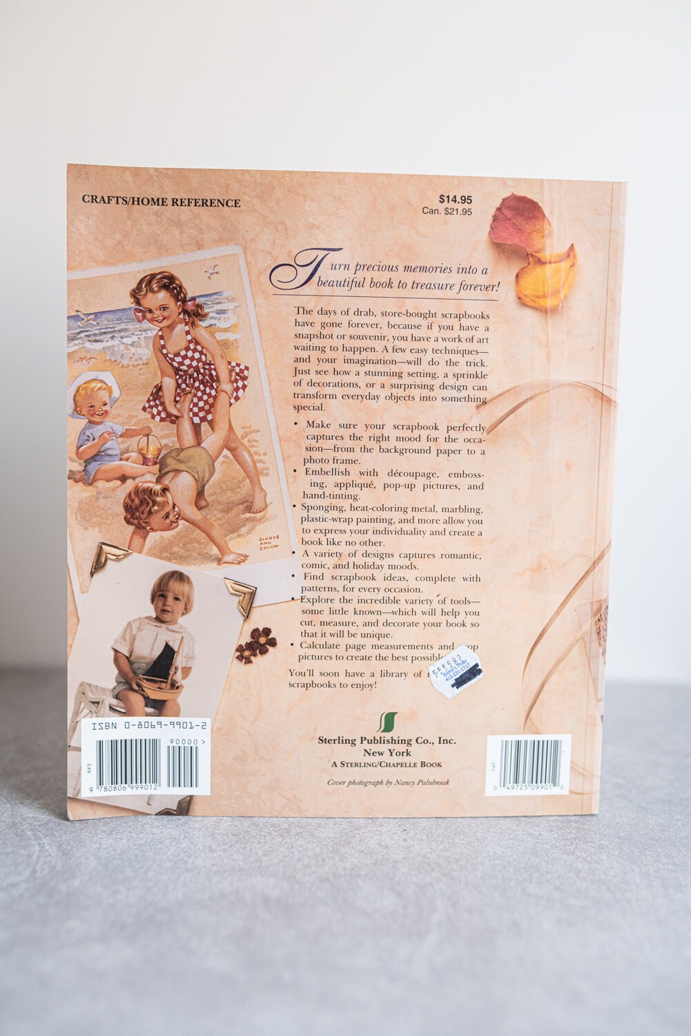 Making Scrapbooks: Guide to Preserving Treasured Memories by Vanessa-Ann