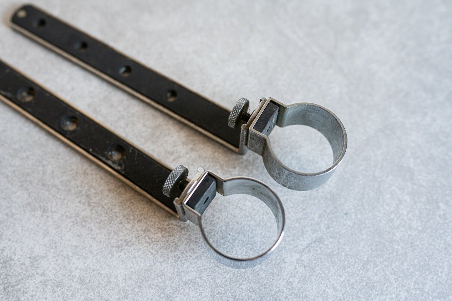 Flash Tube Bracket - Set of 2 - No Screws Included