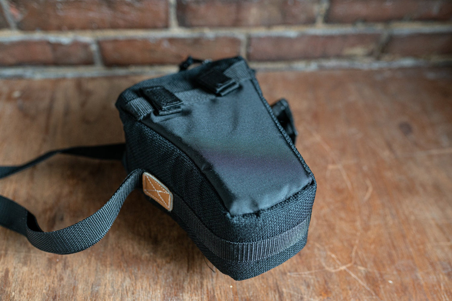 Super Cute Black Quantaray Camera Bag w/ Brown Accents