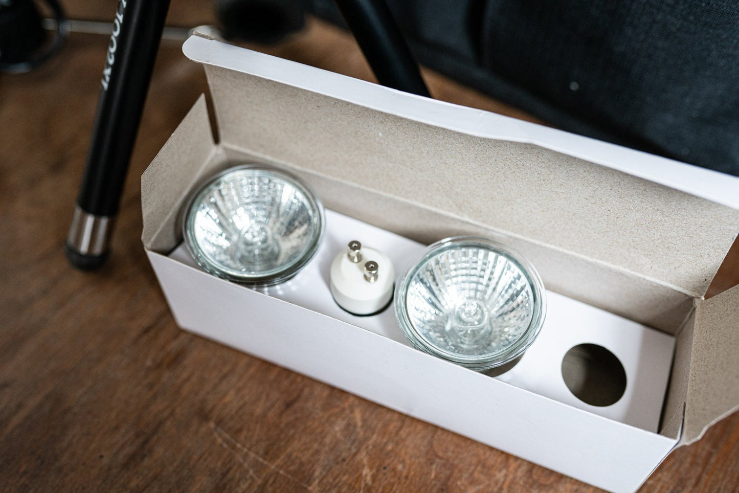 Quantaray by Sunpak eBox Studio Light Box for Small Items w/ Lights and Bulbs