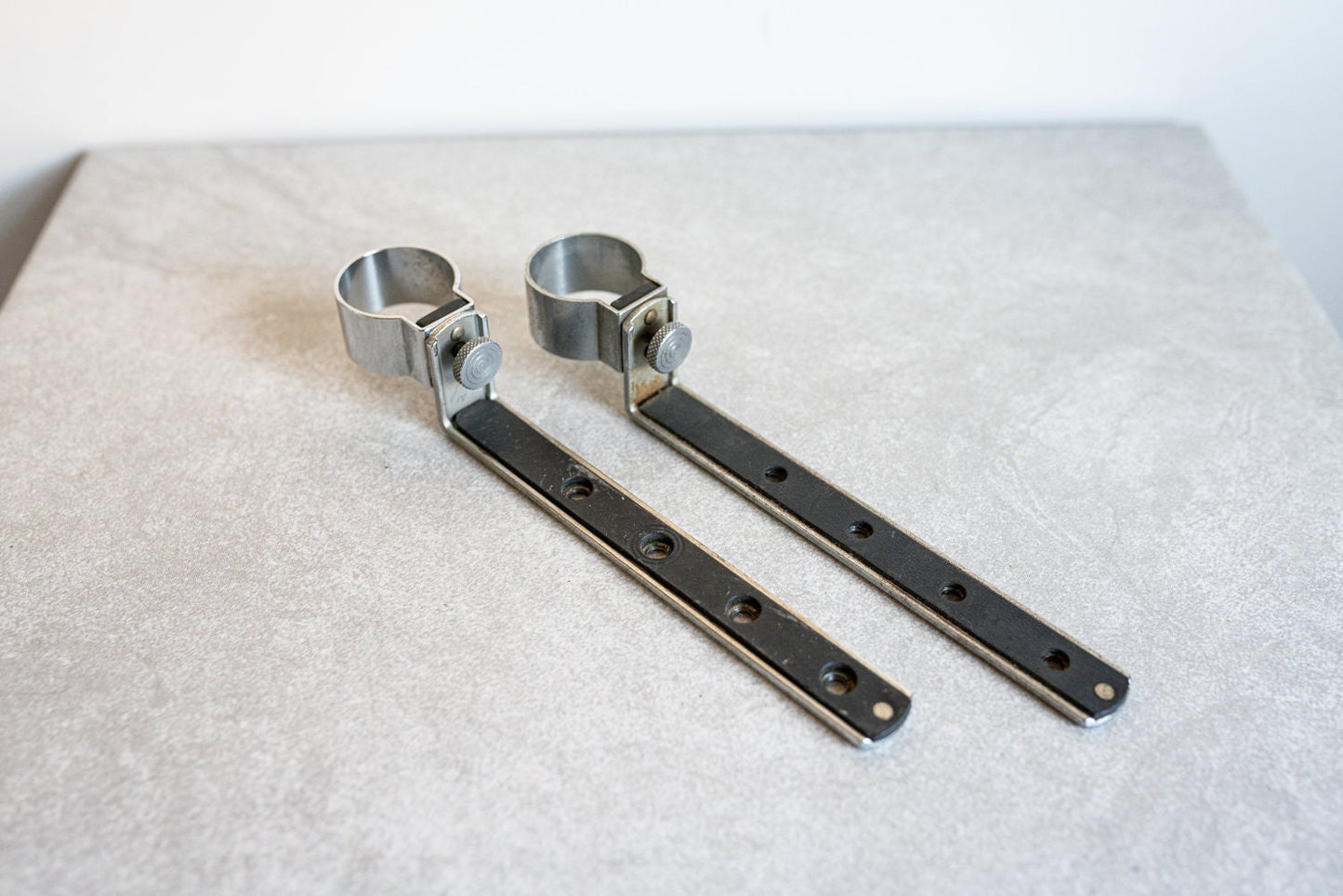 Flash Tube Bracket - Set of 2 - No Screws Included