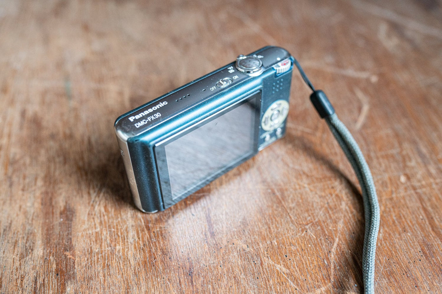 Panasonic Lumix DMC-FX30 Digital Compact Camera w/ Leica Lens, Battery, Charger
