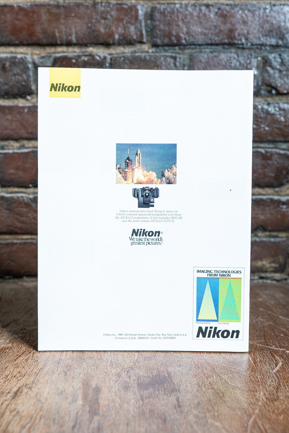 Nikon N8008 Camera Brochure Guide - A Fusion of Art and Science