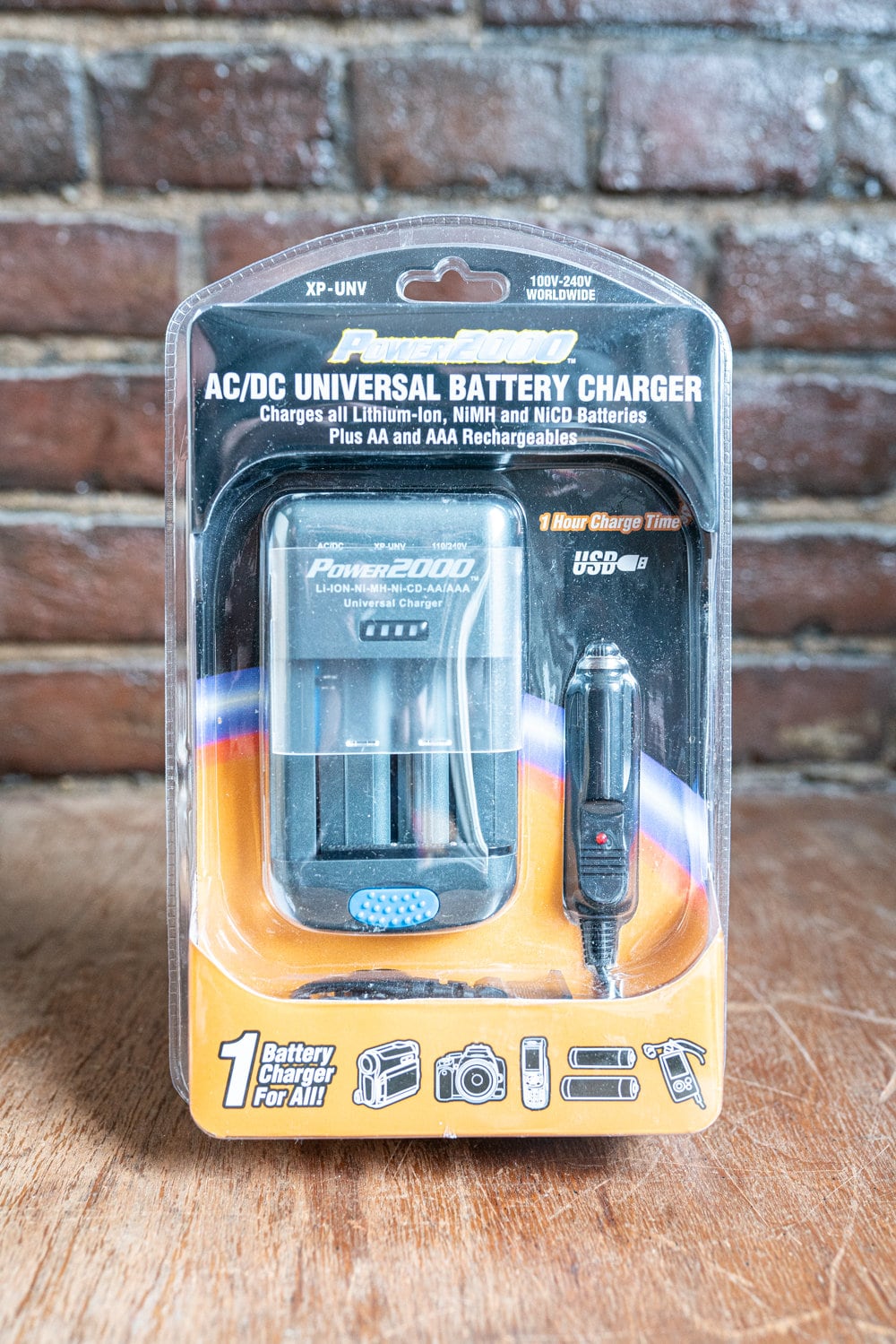 Power2000 AC/DC Universal Battery Charger - Lithium-Ion, NiMH, NiCD, Double A and Triple A