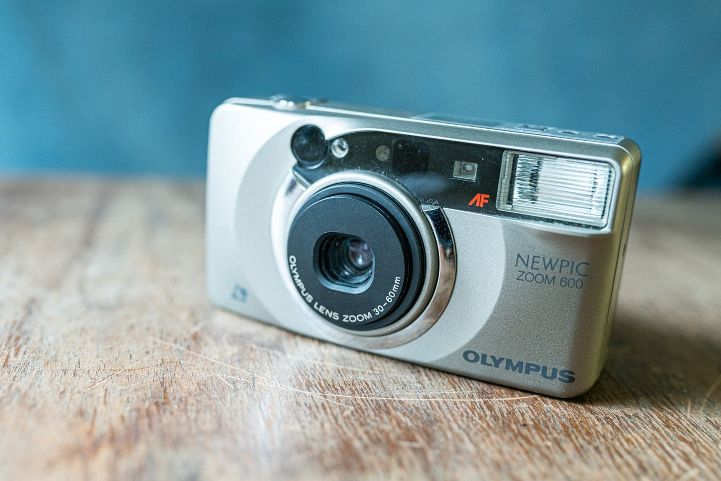 Olympus Newpic Zoom 600 APS System Point and Shoot Film Camera w/ Manual / Film