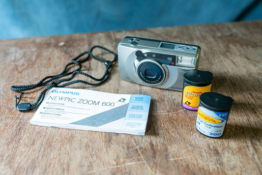 Olympus Newpic Zoom 600 APS System Point and Shoot Film Camera w/ Manual / Film